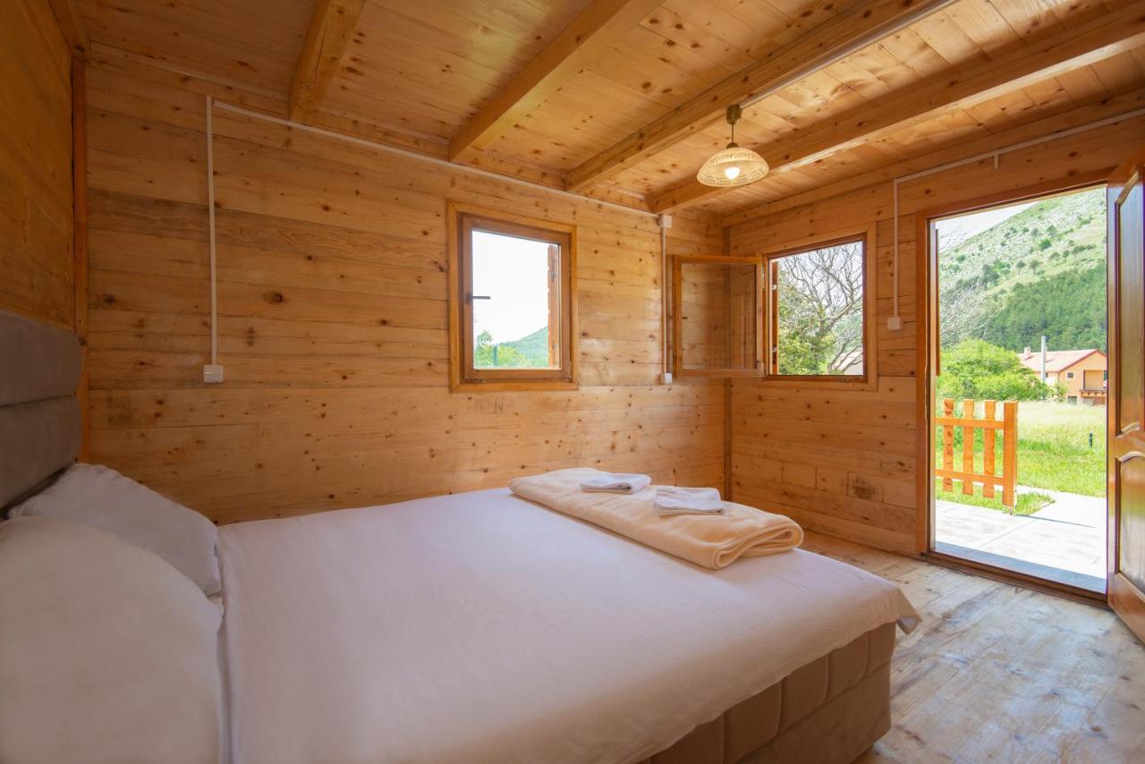 Lovcen Mountain Cottages Njegusi Luaran gambar